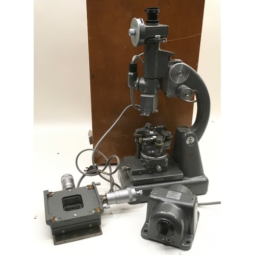 323 - Quality vintage scientific comparator microscope by Hilger & Watts. Model ref TM1904. In original wo... 