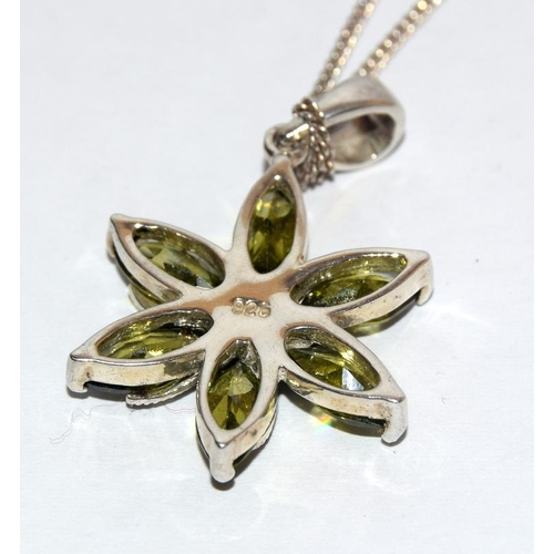 522 - Olive gem 925 silver marcasite daisy pendant.