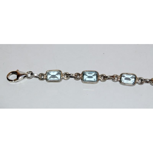 513 - Aquamarine 925 silver riviere beaclet.