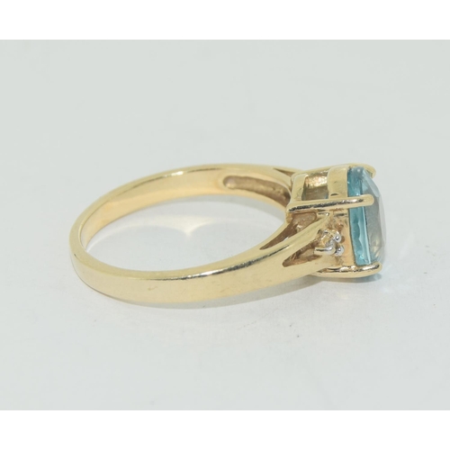 441 - Topaz/Diamond 9ct gold ring Size N +