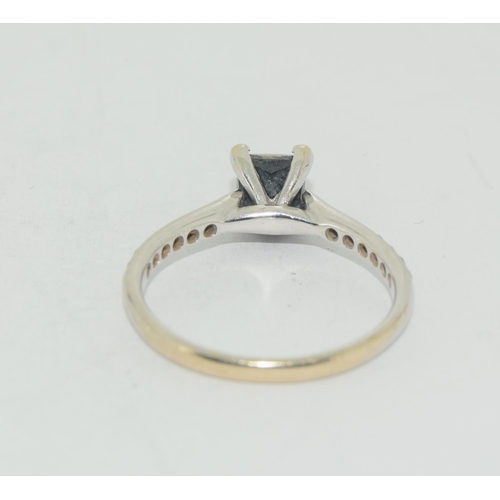 591 - 18ct white gold ring, black diamond/white diamond size N.