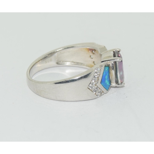 511 - A stunning 925 silver ring Size P