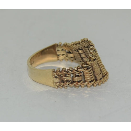 477 - 14ct gold unusual design ring size X