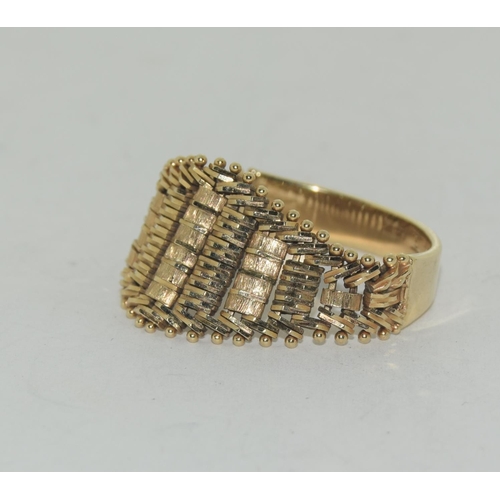 477 - 14ct gold unusual design ring size X