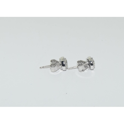 578 - 18ct white gold diamond stud earrings of approx 60 pionts