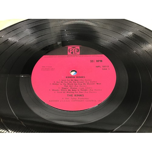 221 - THE KINKS LP ‘KINDA KINKS’. Original 1st Press Mono Vinyl Album with matrix No.s A1/B1. Record is in... 