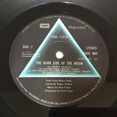 265 - PINK FLOYD 'DARK SIDE OF THE MOON' UK VINYL LP. Released in  1977 On EMI Harvest SHVL 804. The album... 