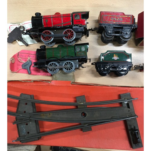 81 - Hornby O Gauge group to include 2 0-4-0 locomotives #3435 and #60985 with keys, wagons, trucks, cran... 