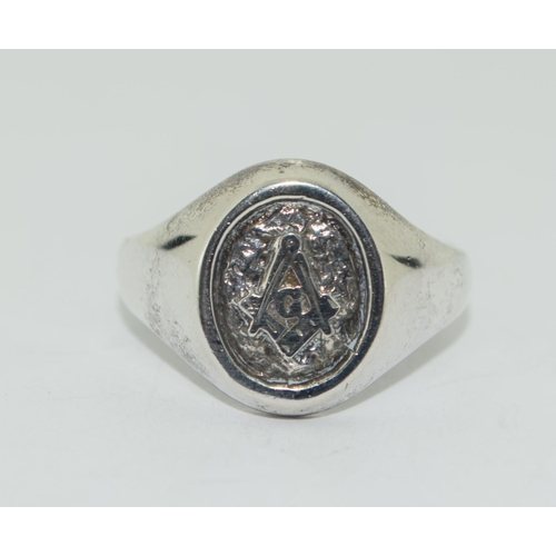 421 - Masonic square and compass 925 silver ring Size T