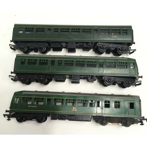 82 - Triang R158 Railcar and Trainer car with R334 Centre car - 3 piece set. Good condition, 2 pieces box... 