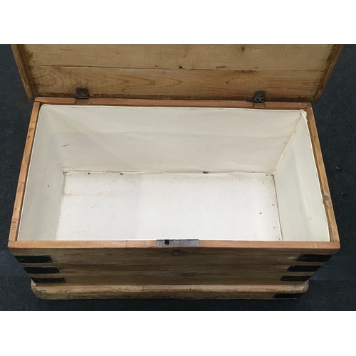 469 - Antique pine blanket box of small proportions 72x40x39cm.