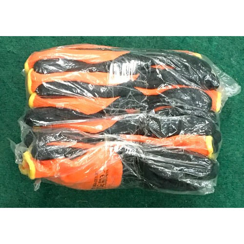 1070 - 12 pairs of thermal gloves. (094)