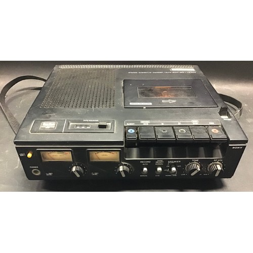 100 - SONY PORTABLE CASSETTE-CORDER. This item is model No. TC-525 which powers up and comes with a carry ... 