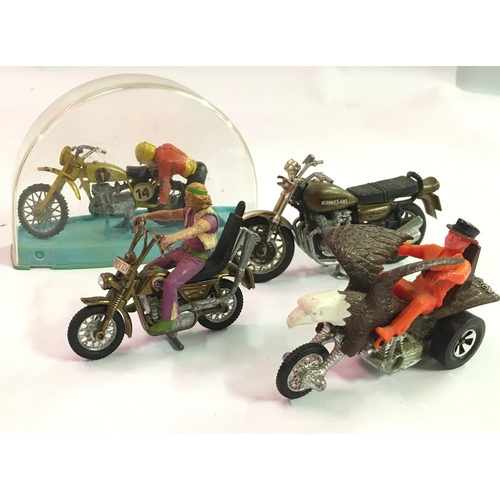 413 - Group of motorcycle models to include Hot Wheels RRRumblers - Bold Eagle, Britains - Beeza Chopper a... 