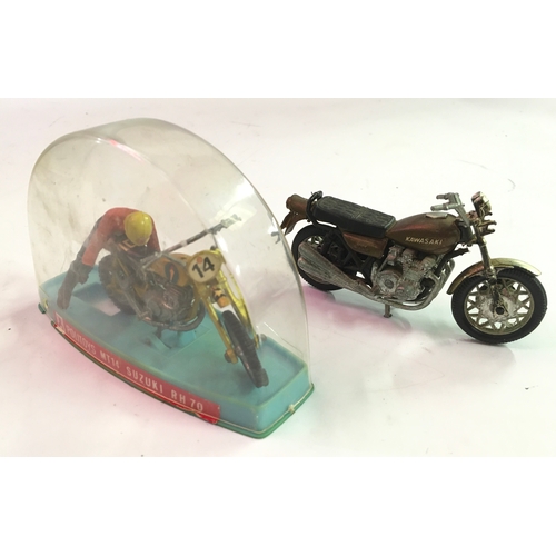 413 - Group of motorcycle models to include Hot Wheels RRRumblers - Bold Eagle, Britains - Beeza Chopper a... 