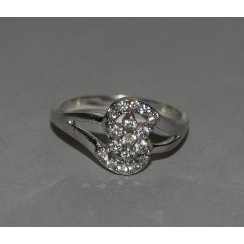 398 - Pretty CZ 925 silver daisy ring Size N 1/2.