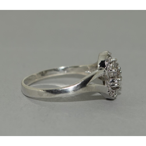 398 - Pretty CZ 925 silver daisy ring Size N 1/2.