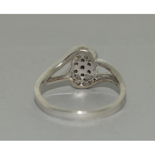 398 - Pretty CZ 925 silver daisy ring Size N 1/2.