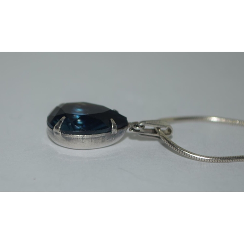 480 - Vintage 1930's blue gemset 925 silver pendant.