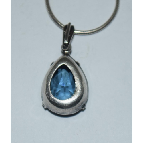 480 - Vintage 1930's blue gemset 925 silver pendant.