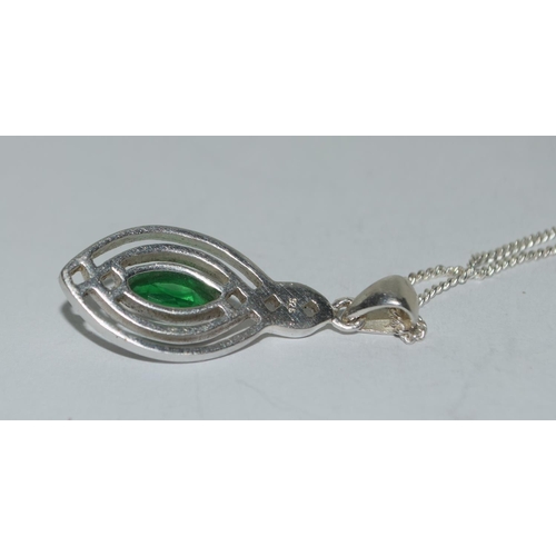 453 - Celtic green dropside 925 silver pendant.