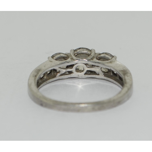 379 - 925 silver Trilogy ring. Size Q.