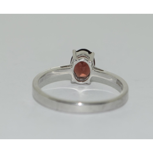 311 - 925 silver garnet ring. Size R.