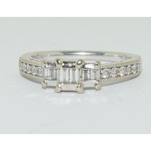 316 - 18ct white gold ladies square set diamond ring H/M 0.25ct size L