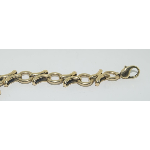 437 - 9ct gold fancy link designer bracelet 21cm 35gm