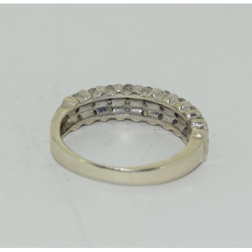 331 - 18ct white gold (tested) ladies diamond bar ring approx 0.33ct size N