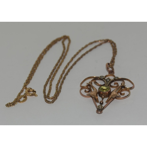 372 - 9ct gold Peridot and pearl art nouveau pendant necklace