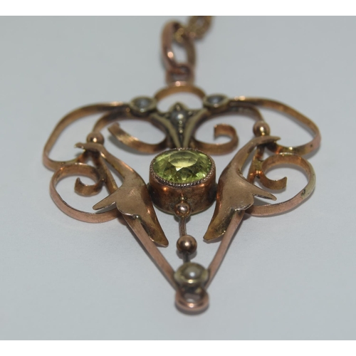 372 - 9ct gold Peridot and pearl art nouveau pendant necklace