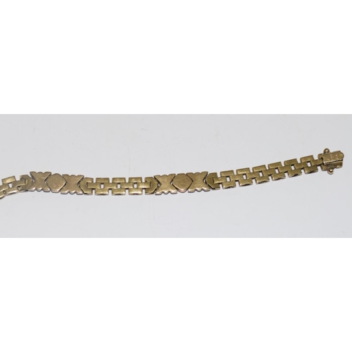 402 - 9ct gold ladies fancy link bracelet, 9.8g