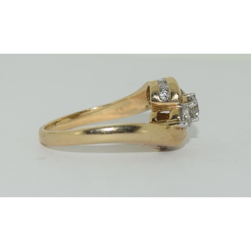 391 - 9ct gold ladies diamond 3 stone twist ring with diamonds set to shoulders hall marked in ring as 1 c... 