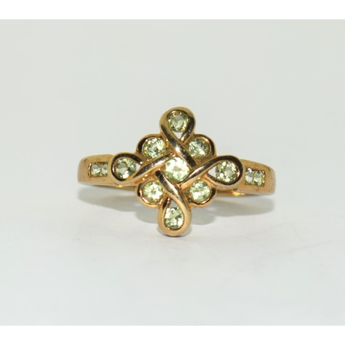 371 - 9ct gold ladies designer Peridot star ring size X