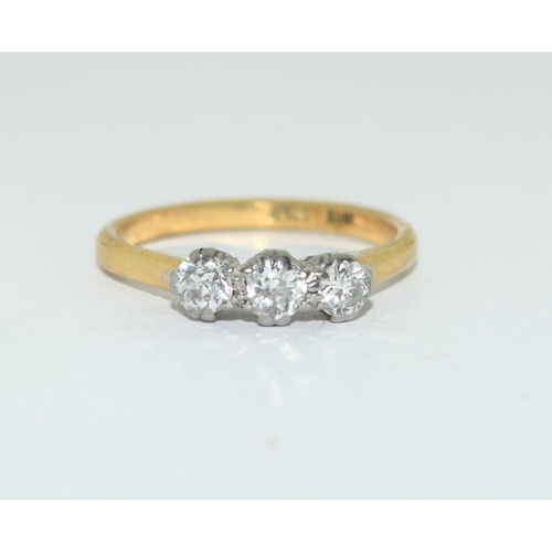 385 - 18ct gold and platinum ladies 3 stone diamond ring approx 0.25ct size Q