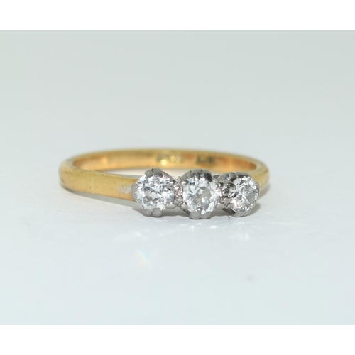 385 - 18ct gold and platinum ladies 3 stone diamond ring approx 0.25ct size Q