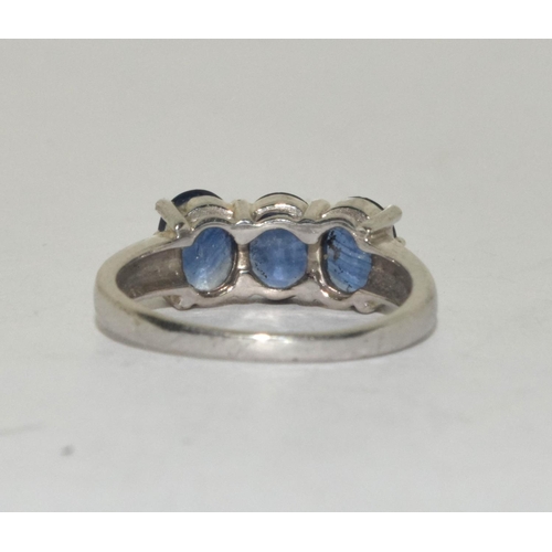 381 - 9ct white gold ladies 3 stone blue spinel ring size N