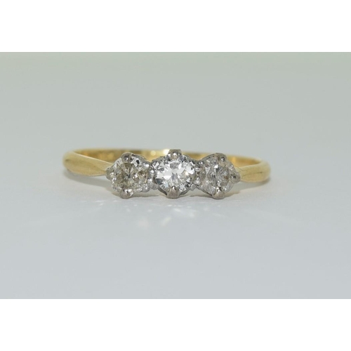 384 - 18ct gold and platinum ladies 3 stone diamond ring approx 0.33ct size M