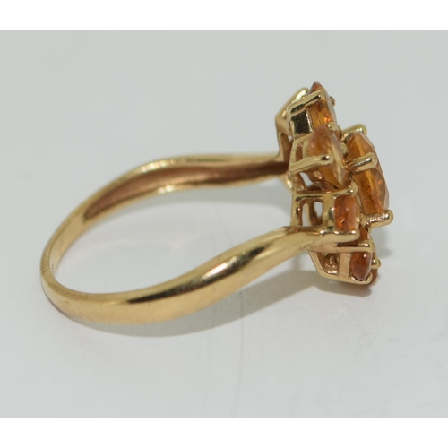 323 - 9ct gold amber colour daisy ring size P