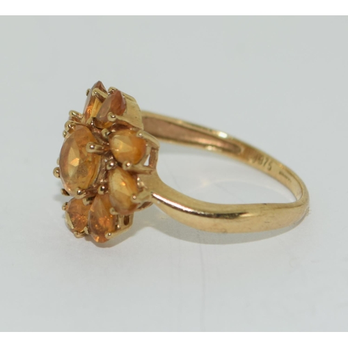 323 - 9ct gold amber colour daisy ring size P