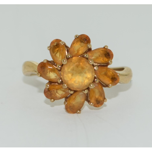 323 - 9ct gold amber colour daisy ring size P