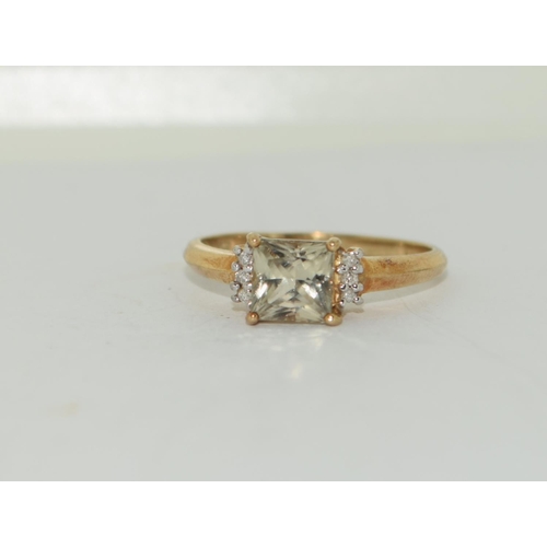 379 - 9ct gold ladies Lemon quarts and diamond chip ring size P