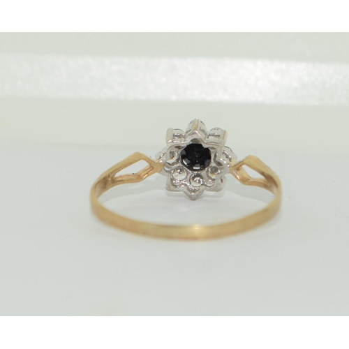 324 - 9ct gold ladies sapphire cluster ring size S