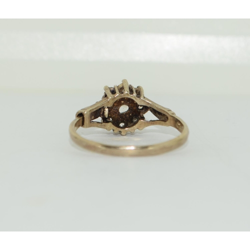 396 - 9ct gold ladies cluster ring size N