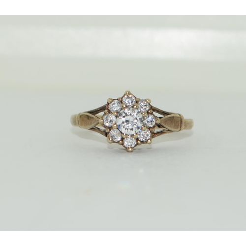 396 - 9ct gold ladies cluster ring size N