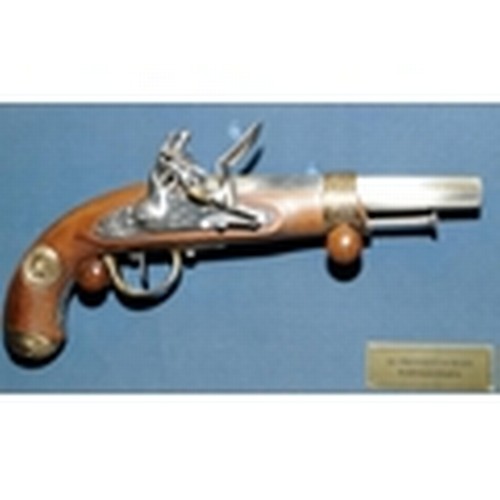 13 - Le Pistolet A Silex Napoleonien. From the Franklin Mint commemorative replica fire arms series, has ... 