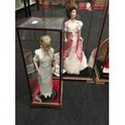 107 - 4 x glass cased Franklin Heirloom dolls , two of which are 