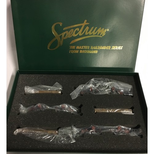 72 - Bachmann Spectrum 27391 On30 Logging and Mining Cars Skeleton Log Car. Appears Mint, in Excellent bo... 