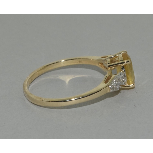 415 - A 9ct gold yellow sapphire and diamond ring Size R